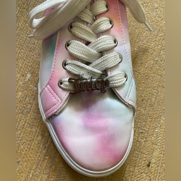Juicy Couture Women Clarity Pastel Tie Dye Gothic Logo Fashion Sneaker Size 9M - Picture 3 of 16